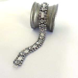 Rhinestone and Silvertone Bracelet 7"...................726